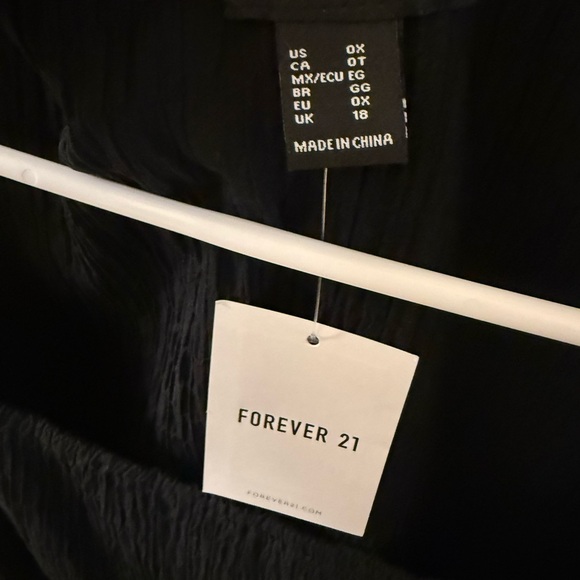 Forever 21 Black Textured Top - Picture 3 of 3